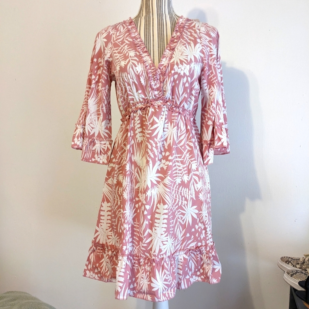 Chigant floral V-neck tie back dress nwt